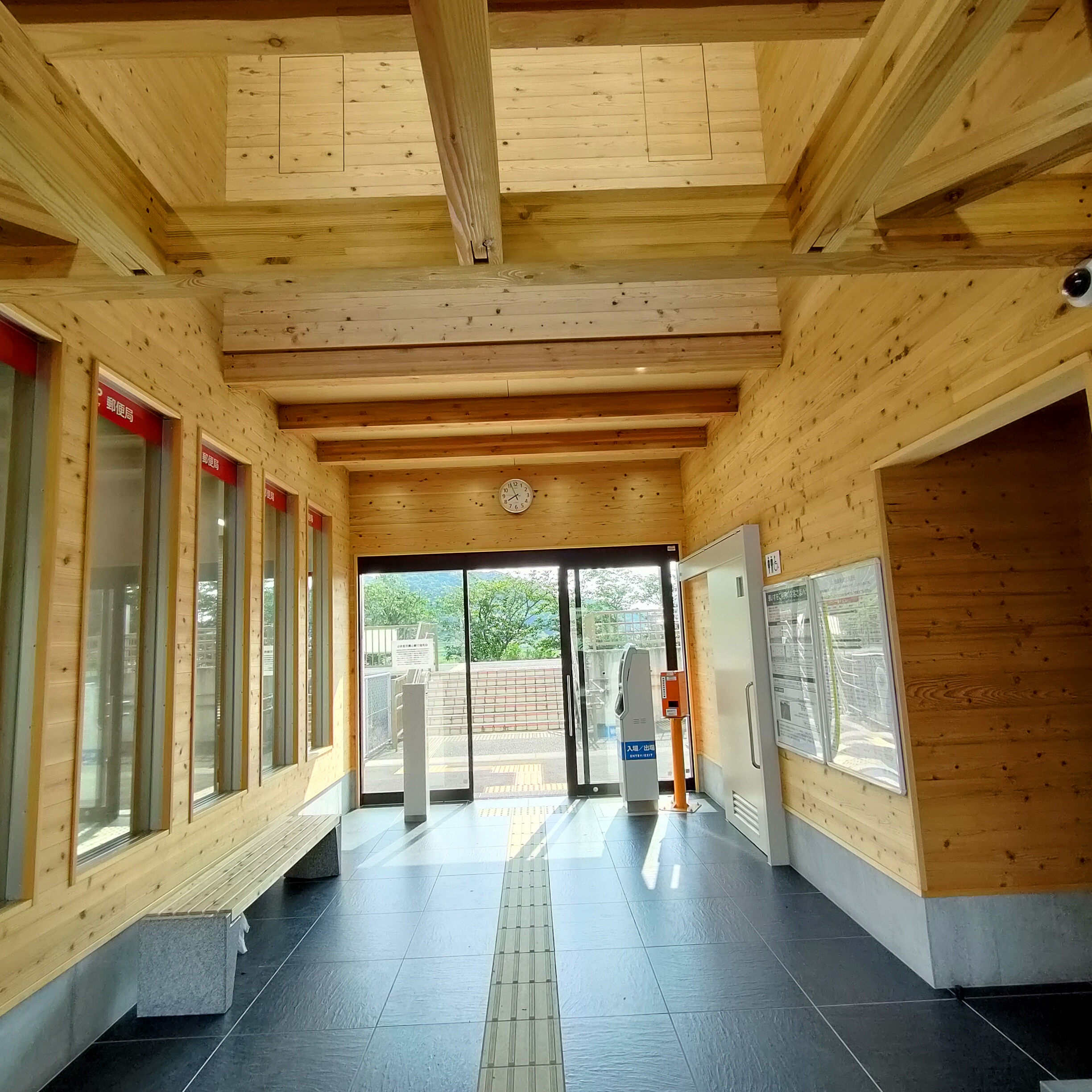 安房勝山駅画像2